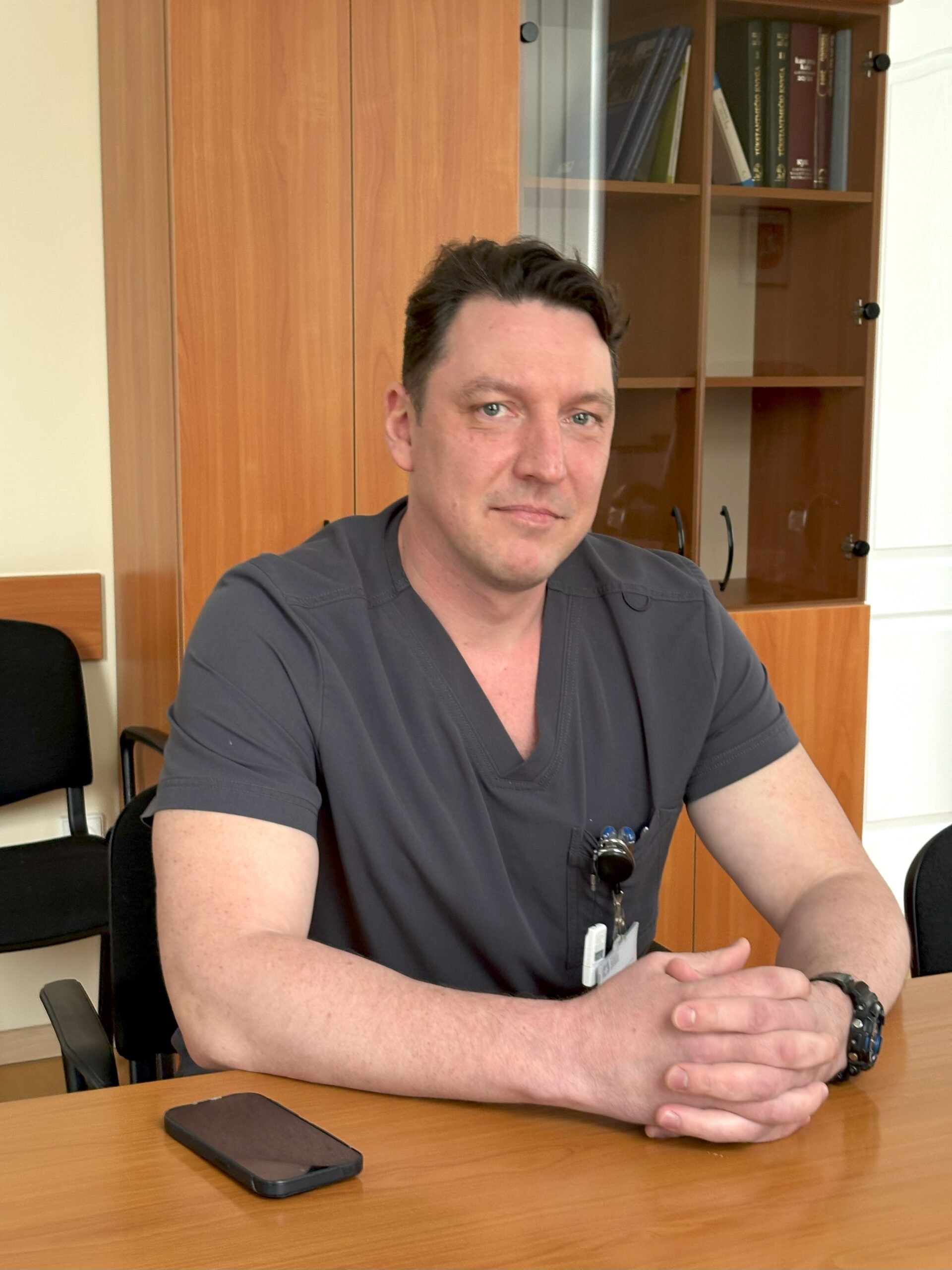 Ortopedijos-traumatologijos skyriaus vedėjo pareigose ilgametę patirtį sukaupęs gydytojas