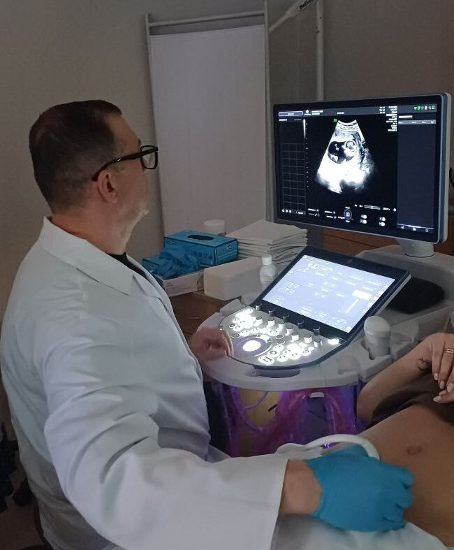 Ankstyvojo nėštumo ultragarsas: mūsų gydytojai stiprina žinias ir praktinius įgūdžius